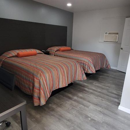 Villa Rosa Motel Painesville Buitenkant foto